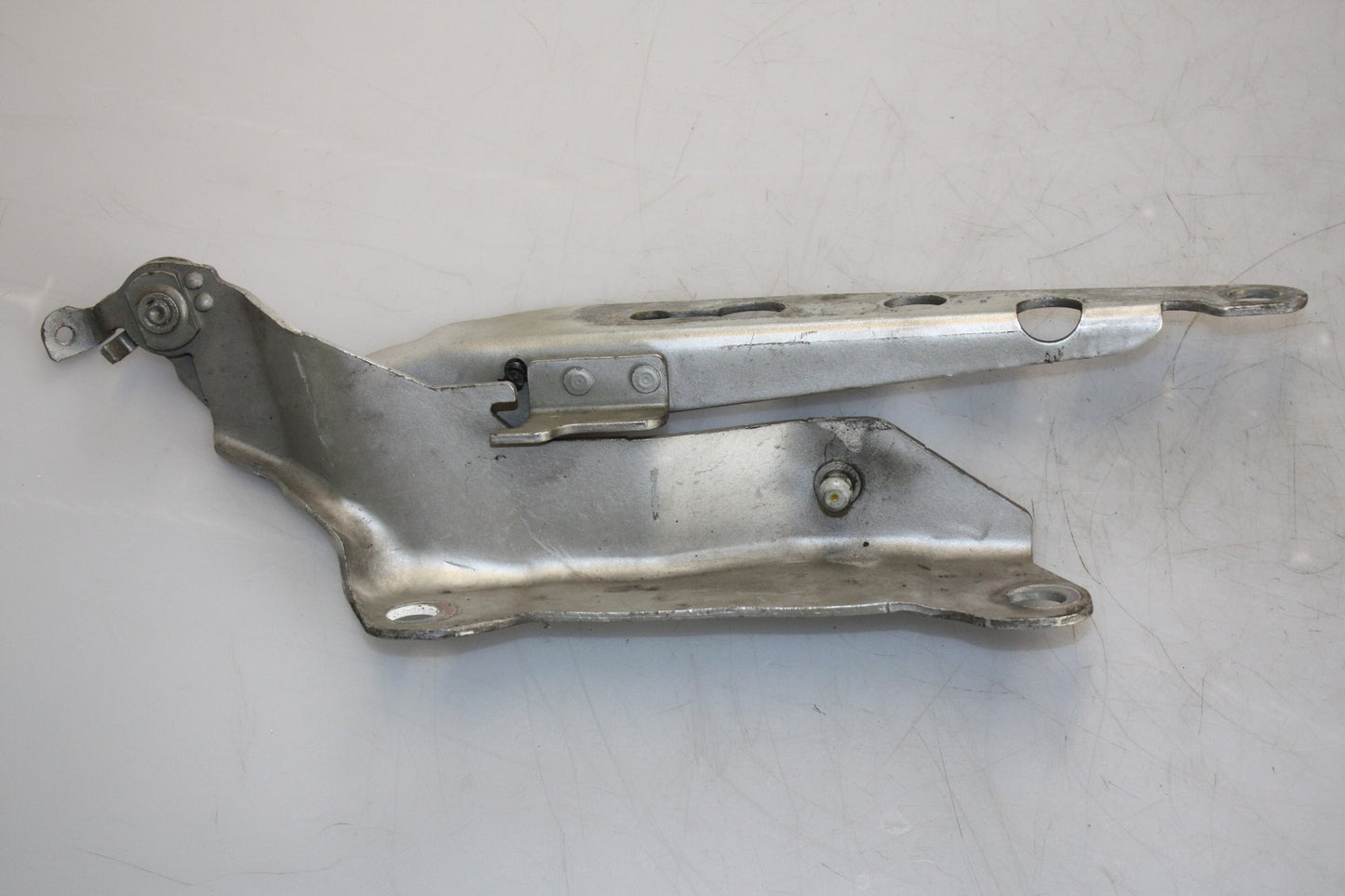 2003 - 2014 Volvo XC90   Right Bonnet Hinge 30716883