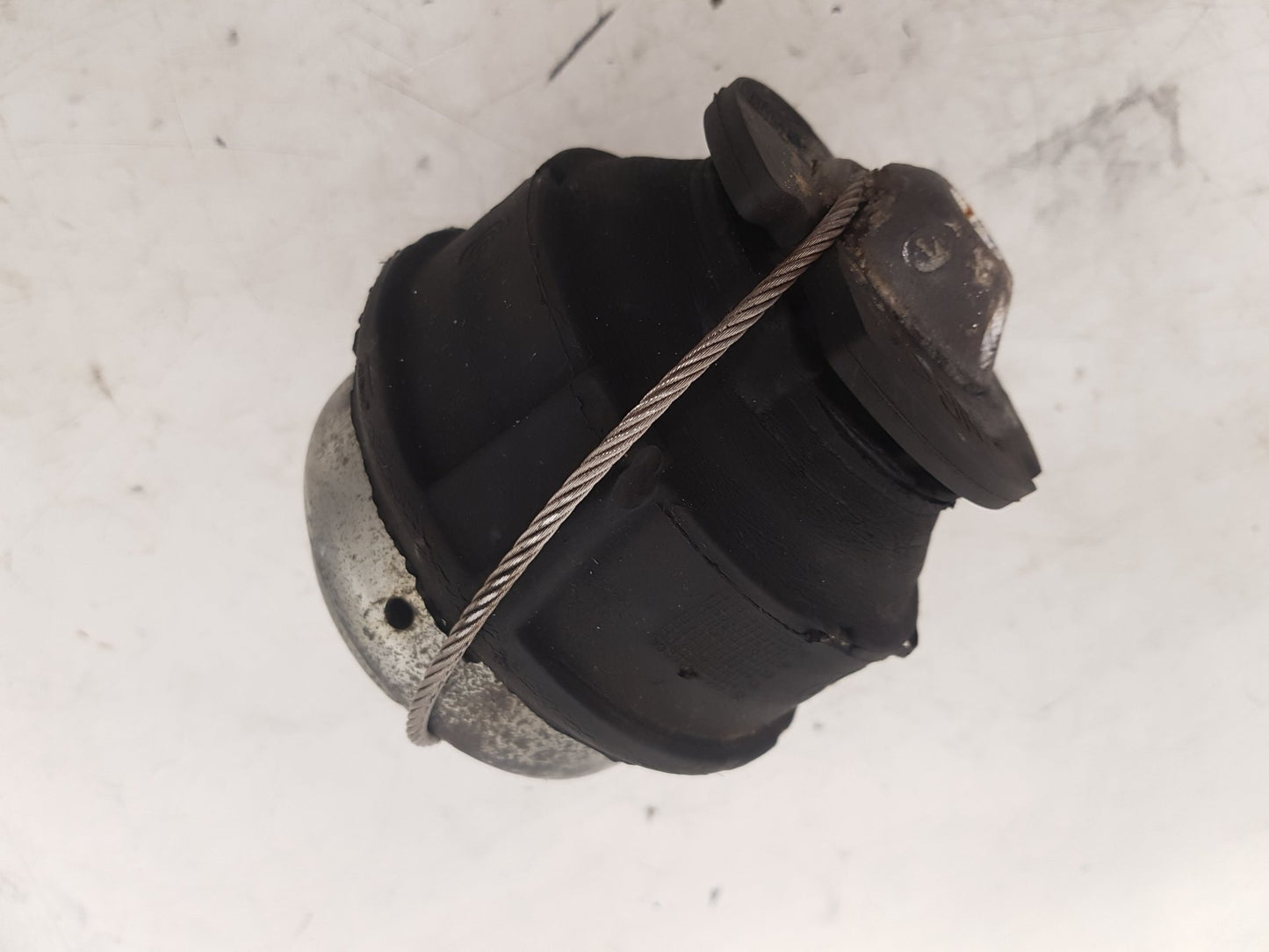 2004 - 2007 Volvo XC70  Estate Bottom Engine Mount 30741397