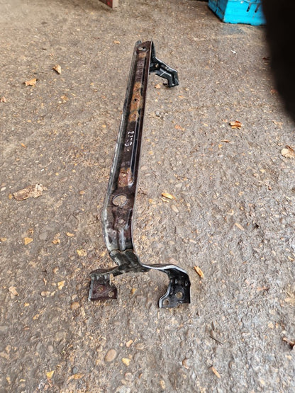 2013 - 2019 Volvo V40 III 525 Hatchback Radiator Support Bracket 31293957
