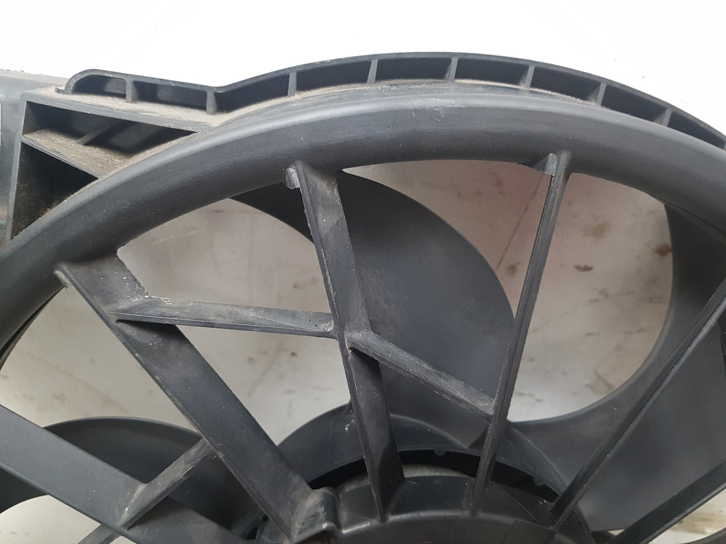 2004 - 2010 Volvo V50  Estate RADIATOR FAN & COWLING (A/C CAR) 3M5H8C607UH