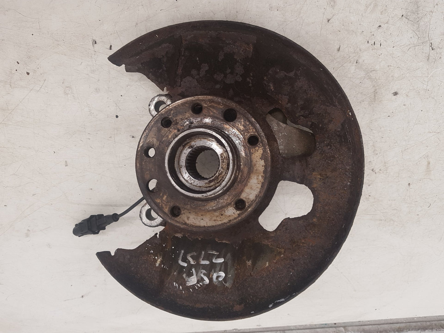 2005 - 2015 Saab 9-3  Estate Right Front Hub Assembly 13224416