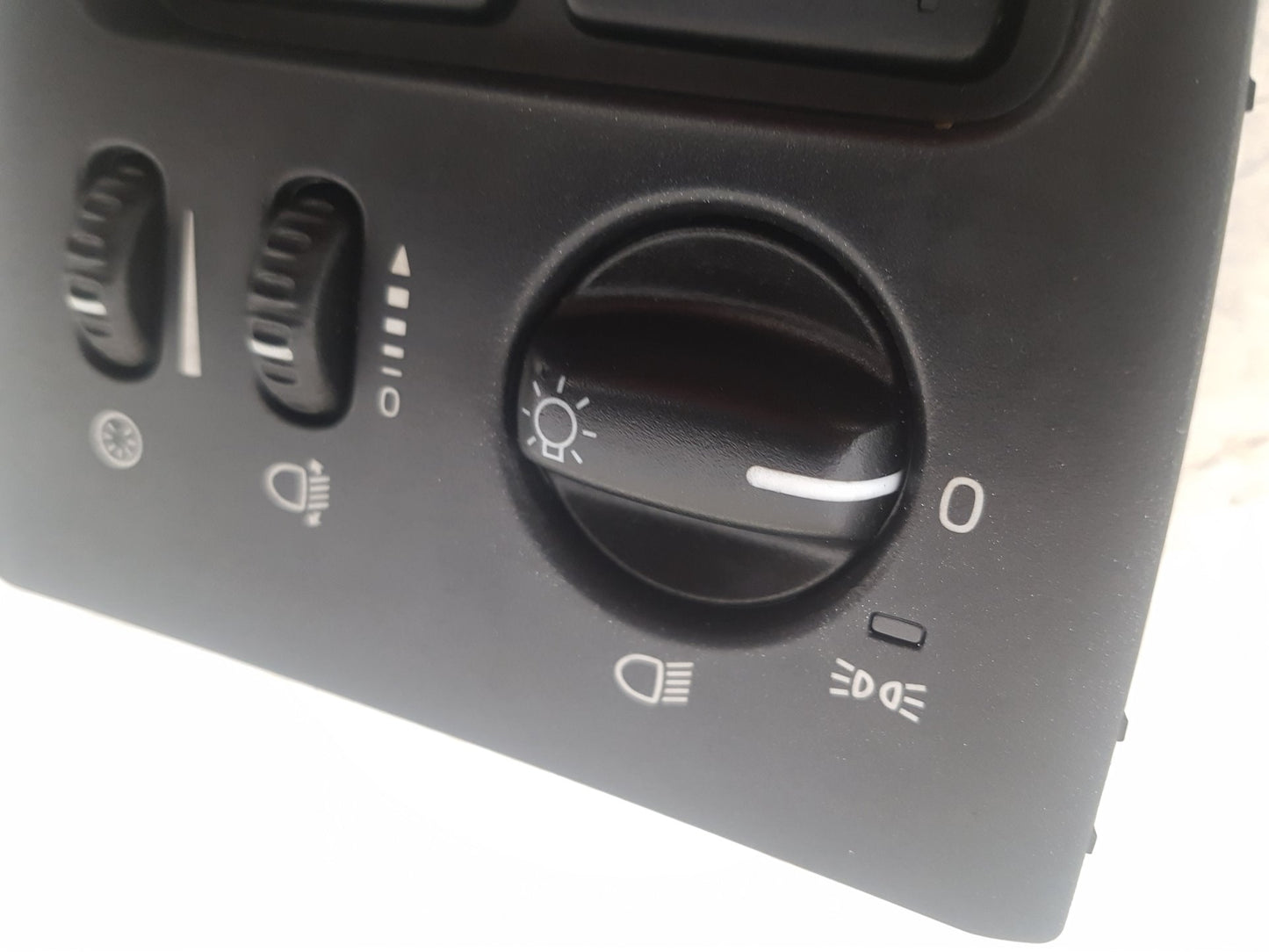 2011 - 2014 Volvo XC90  Estate Headlight Switch 31334998