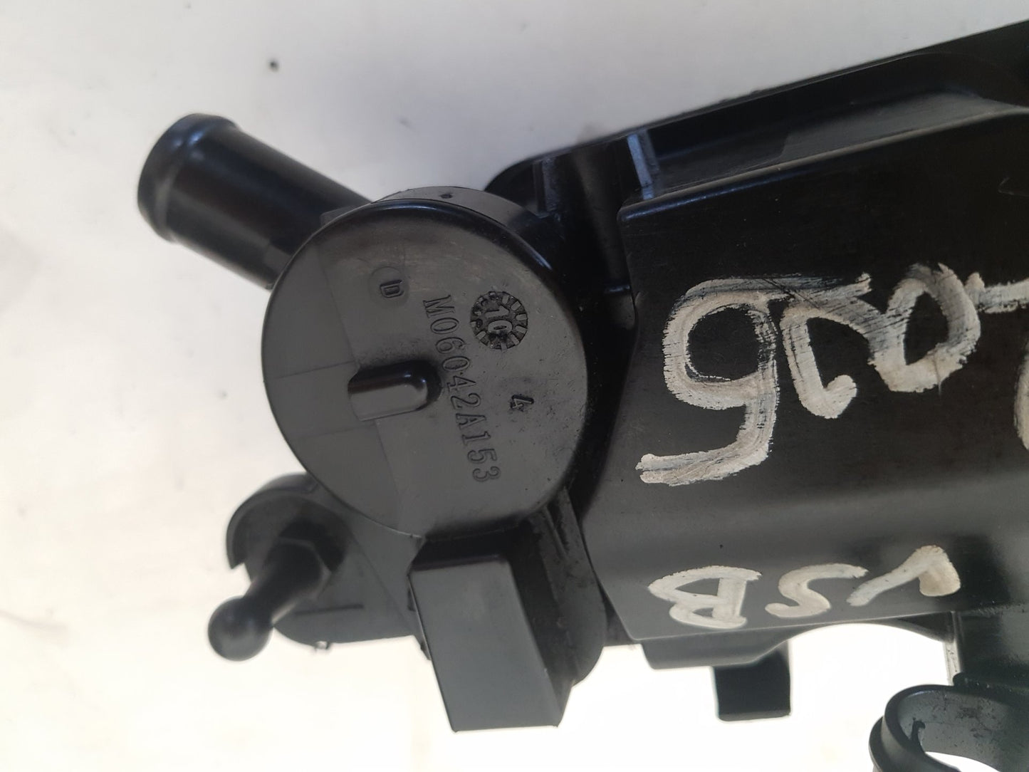 2014 Volvo V40  Hatchback ROCKER VALVE COVER 9689112980
