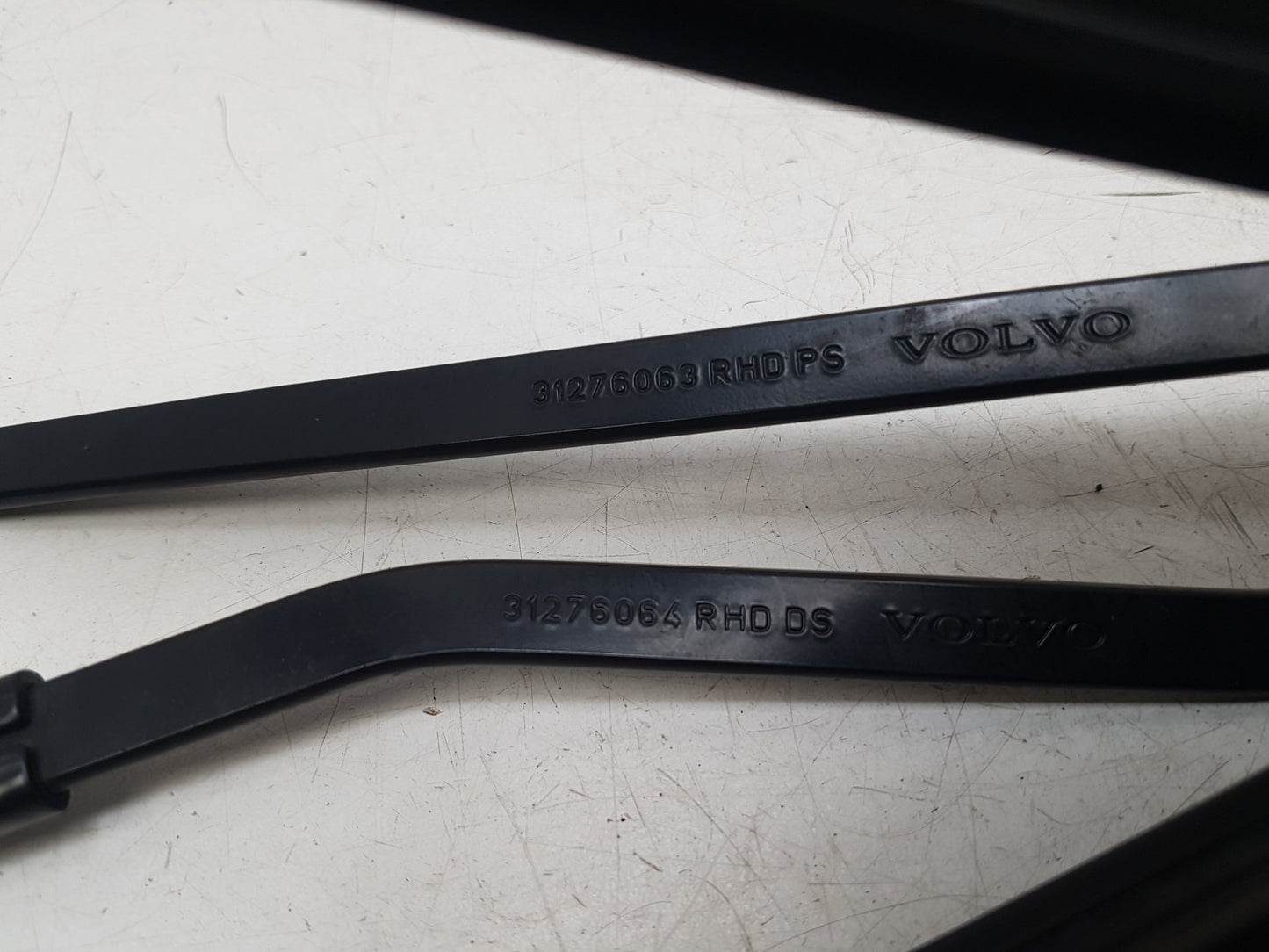 2013 - 2019 Volvo V40 III 525 Hatchback FRONT WIPER ARMS (PAIR) 31276063