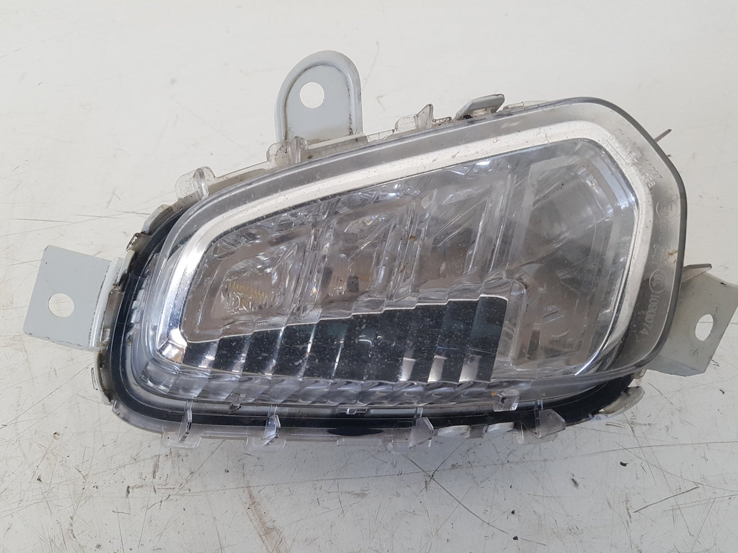 2012 - 2016 Volvo V40  Hatchback LED DAYTIME RUNNING LIGHT (PASSENGER SIDE) 31323115