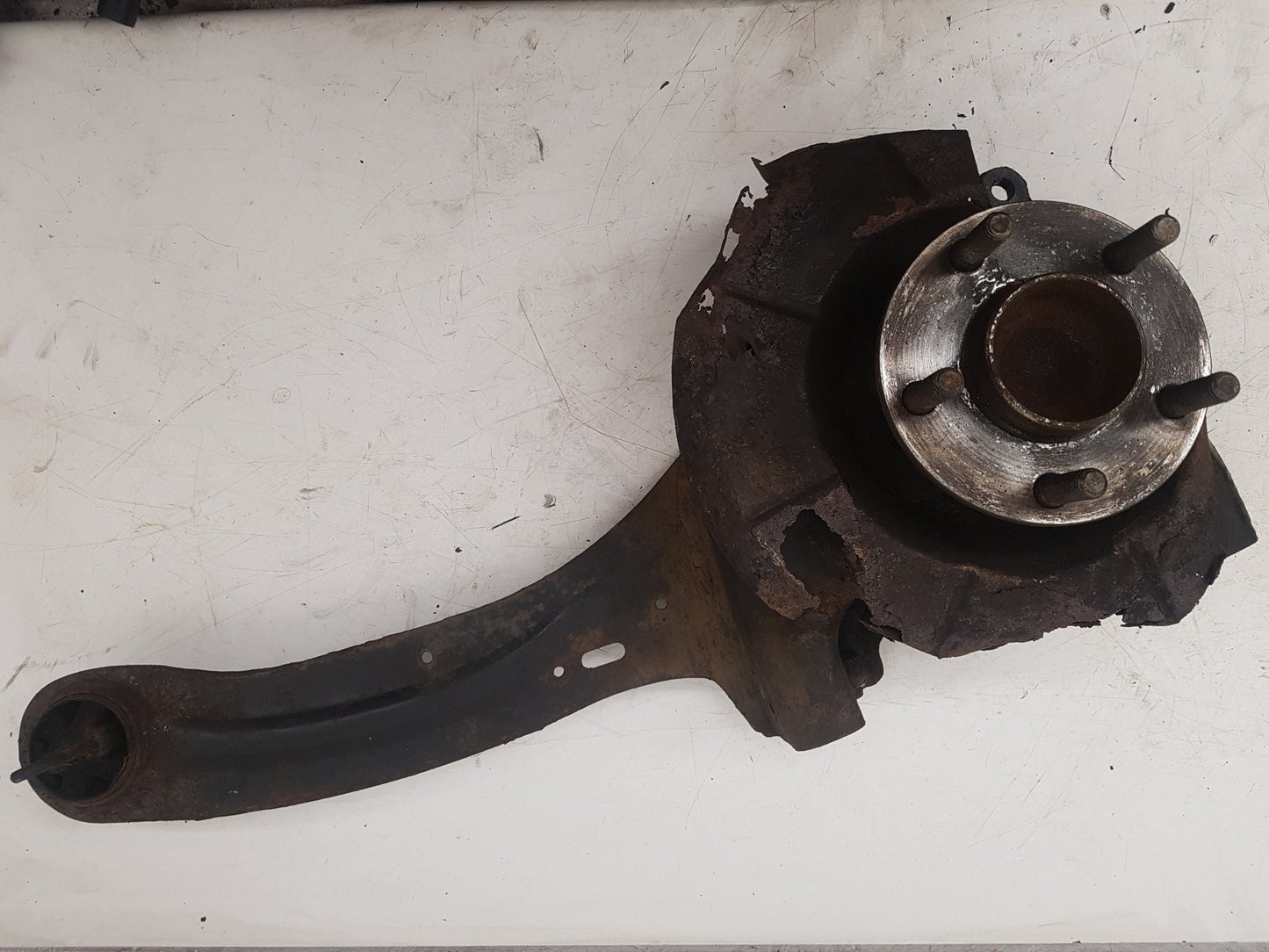 2010 - 2012 Volvo S40  Saloon Right Rear Hub Assembly 31340686
