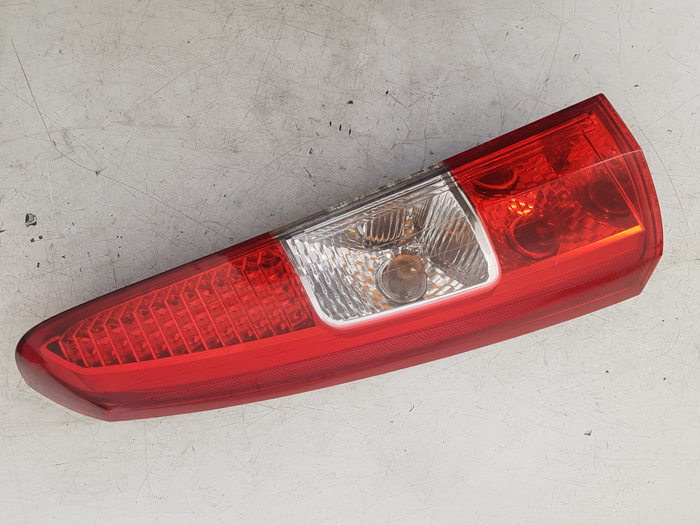 2004 - 2007 Volvo XC70  Estate Left Taillight