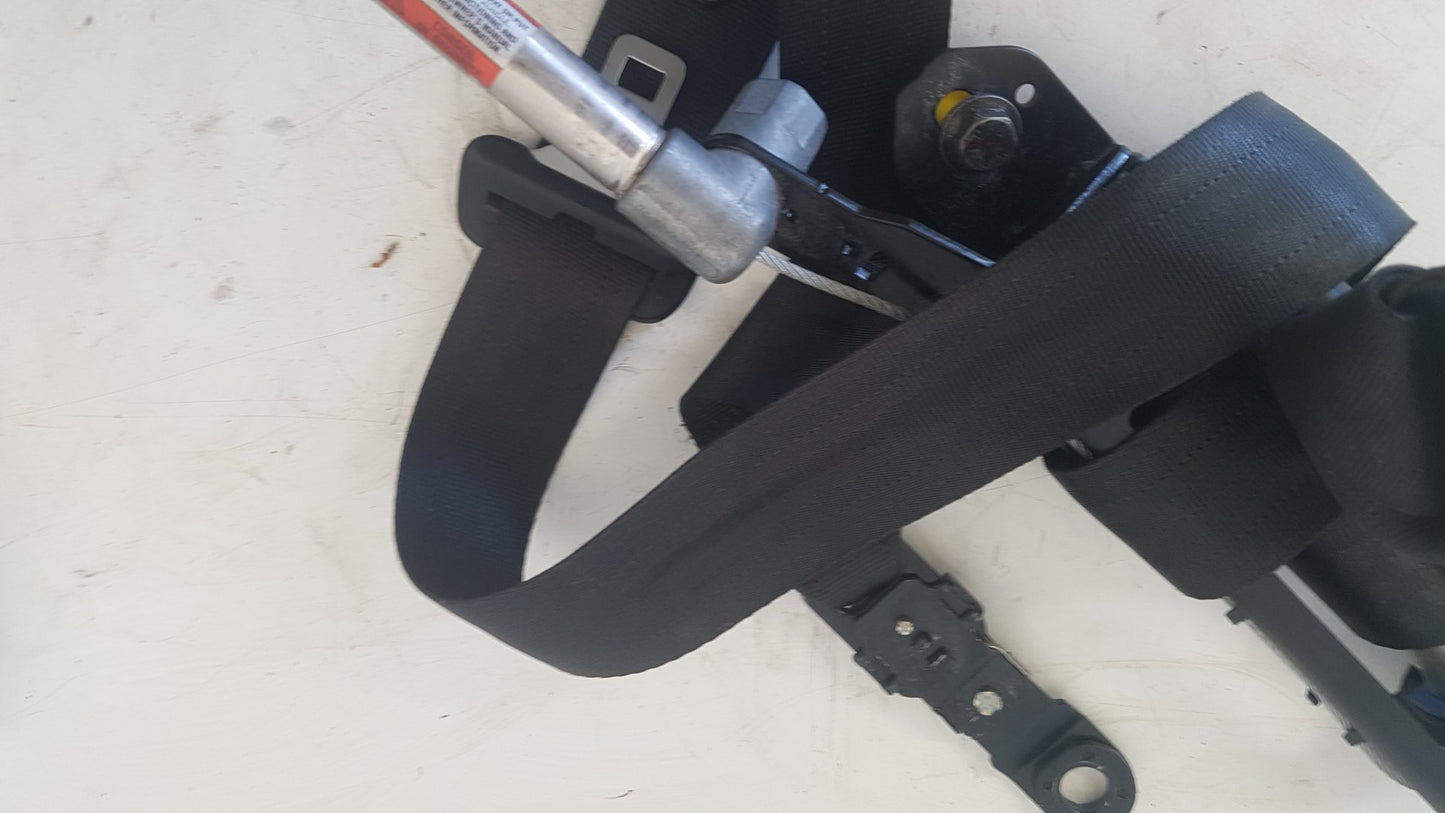 2001 - 2008 Volvo V70  Estate Left Front Seat Belt 30662740