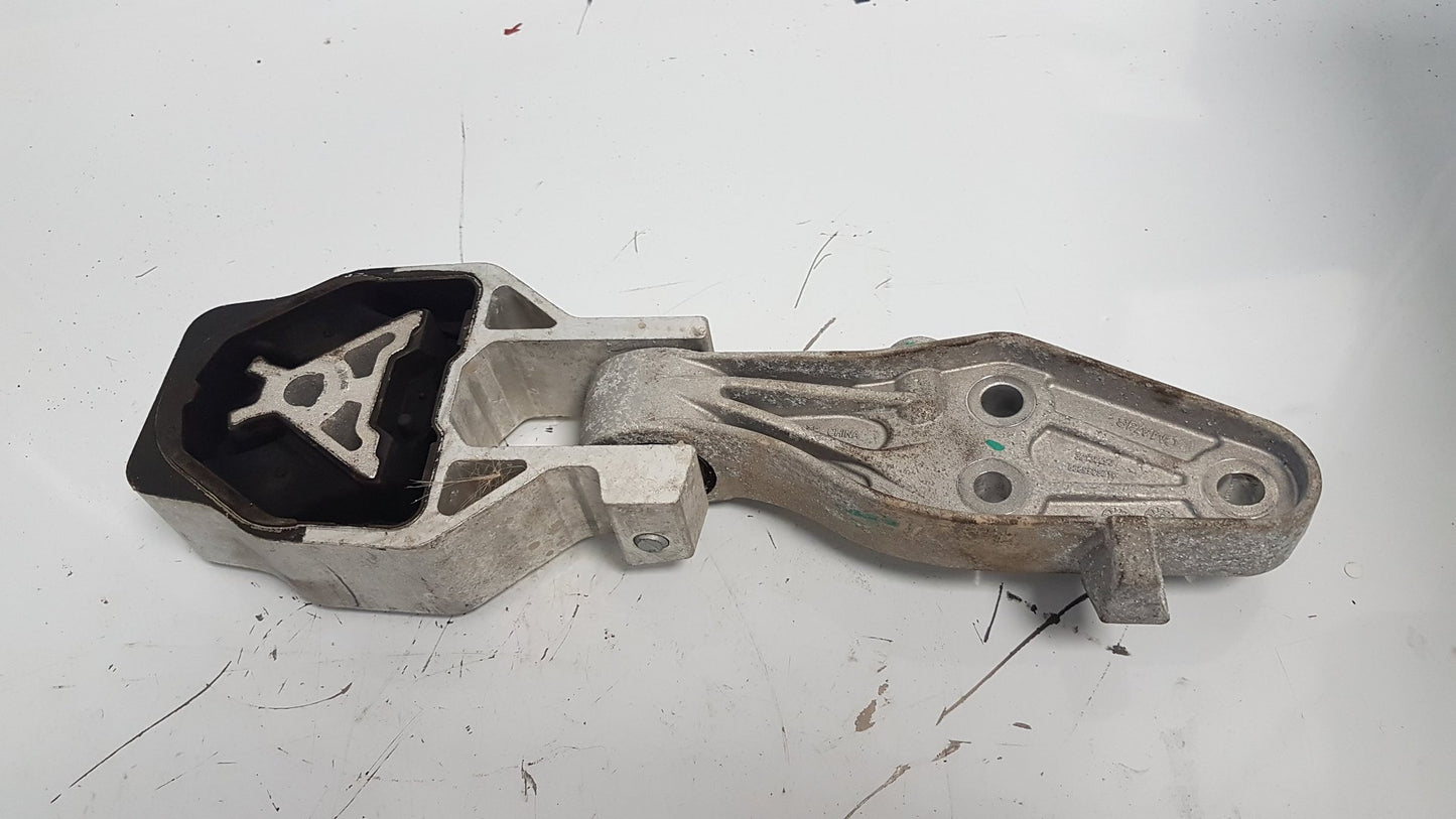 2019 - 2021 Volvo XC40 536 Estate Bottom Engine Mount 32138290