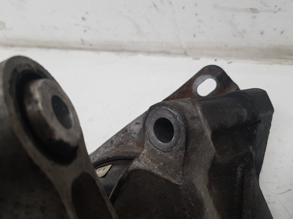 2010 - 2015 Volvo V70  Estate Right Engine Mount 30671245