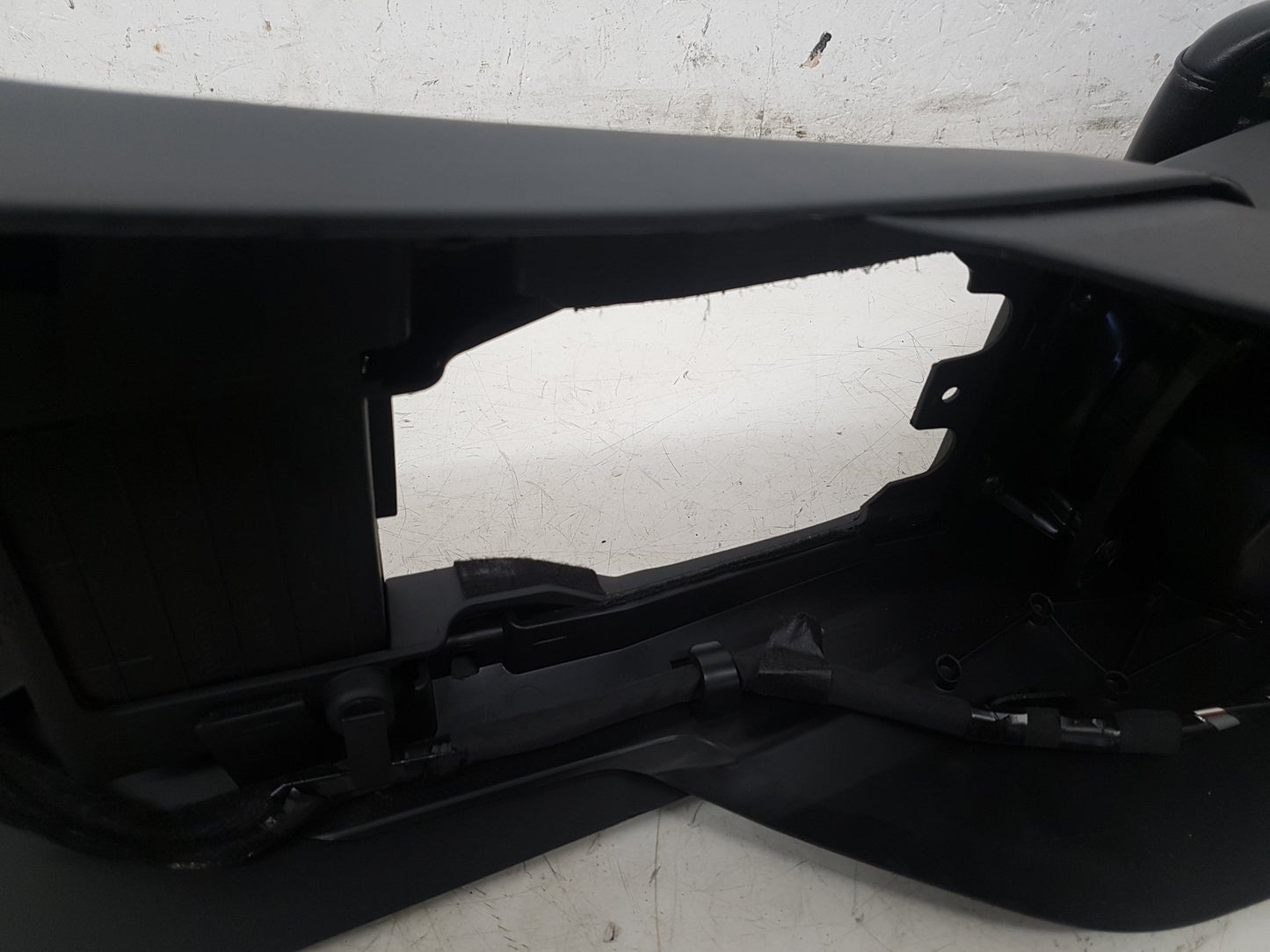 2012 - 2015 Volvo V40  Hatchback Centre Console 8632771