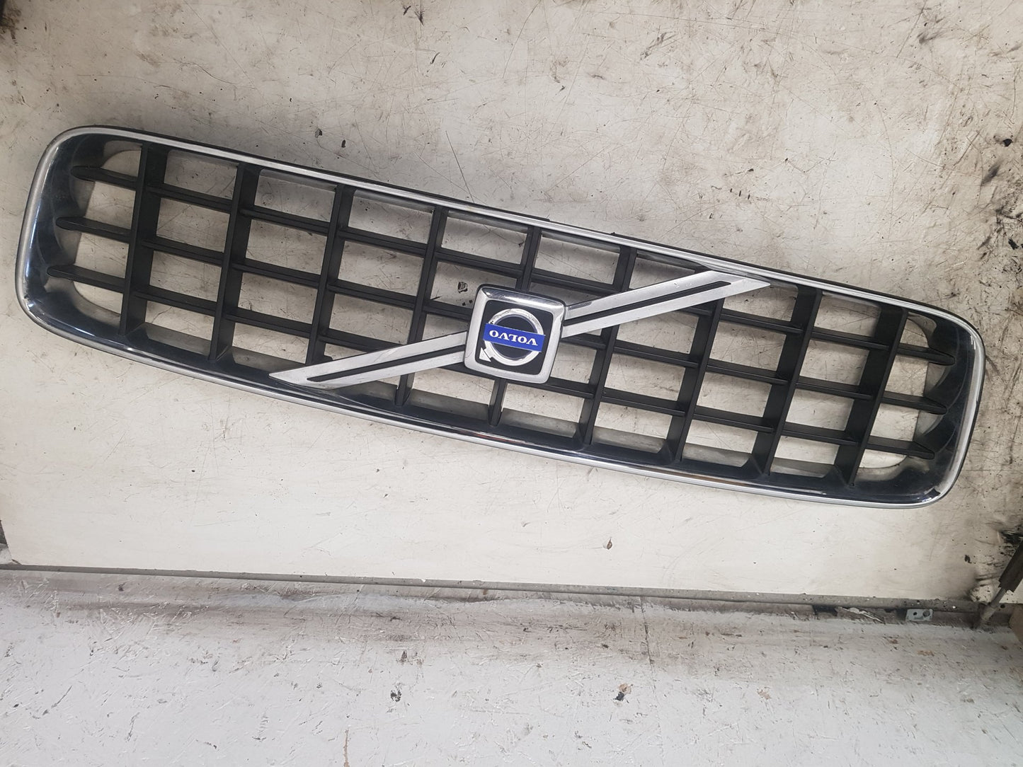 2003 - 2010 Volvo XC90  Estate FRONT GRILL 8620641