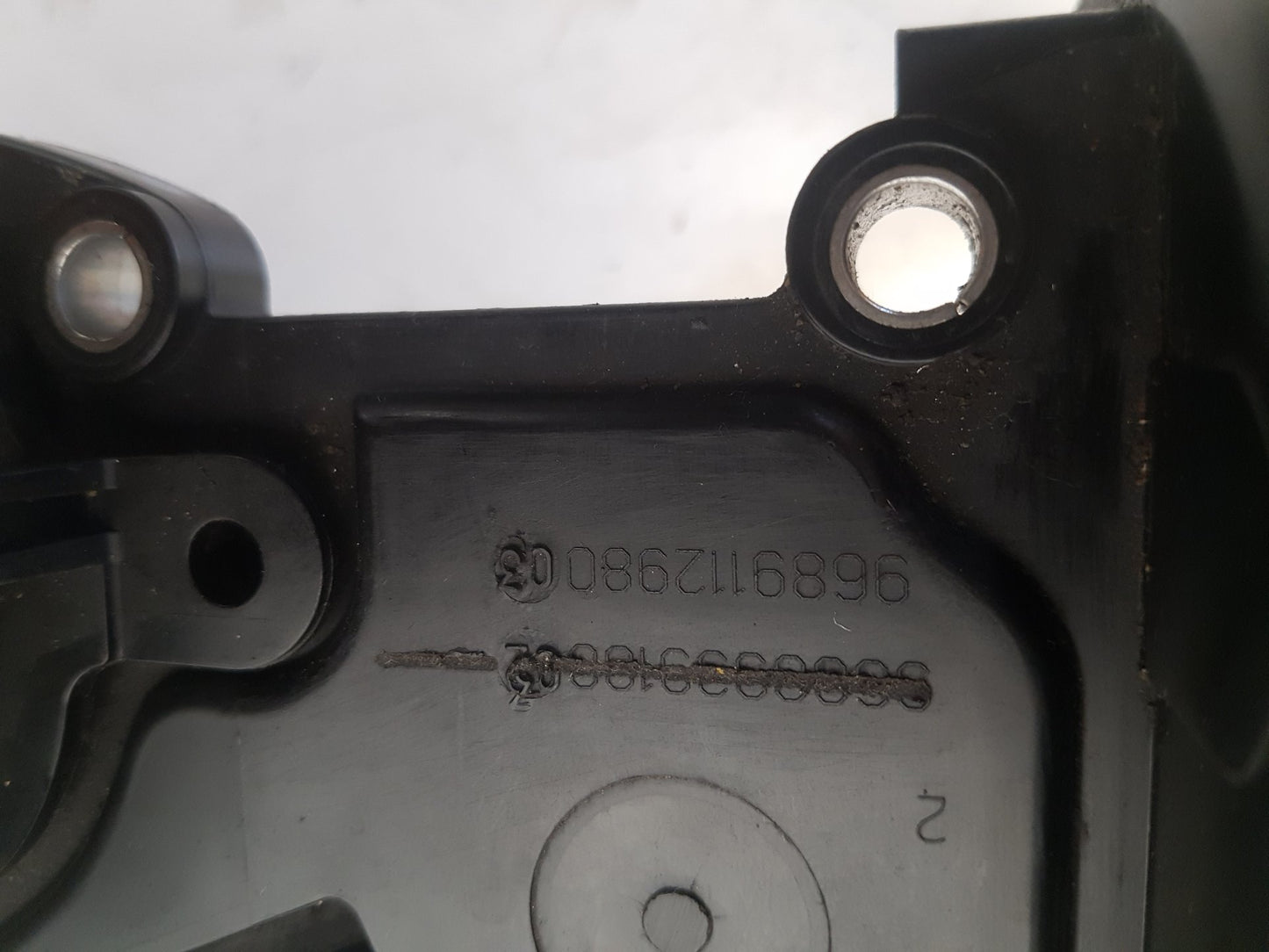 2014 Volvo V40  Hatchback ROCKER VALVE COVER 9689112980