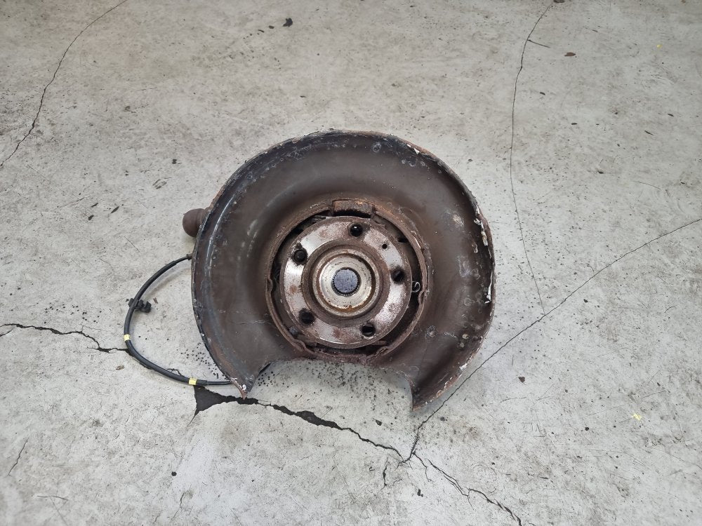 2003 - 2006 Volvo XC90   Left Rear Hub Assembly 31200655