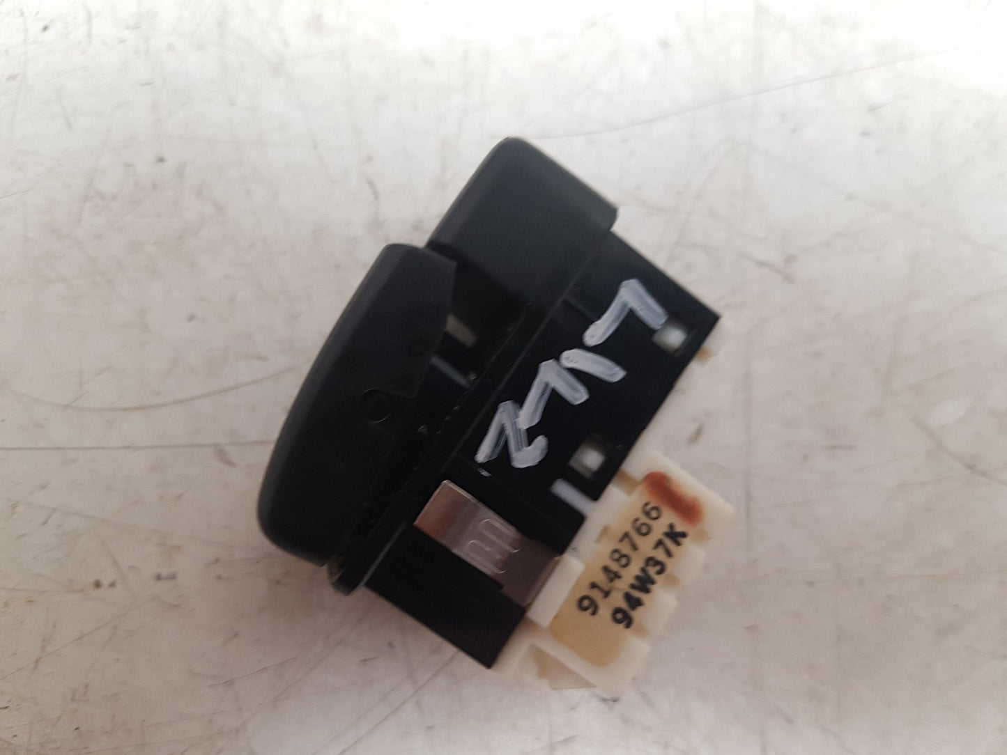 1992 - 1997 Volvo 850  Estate Heated Seat Switch 9148766