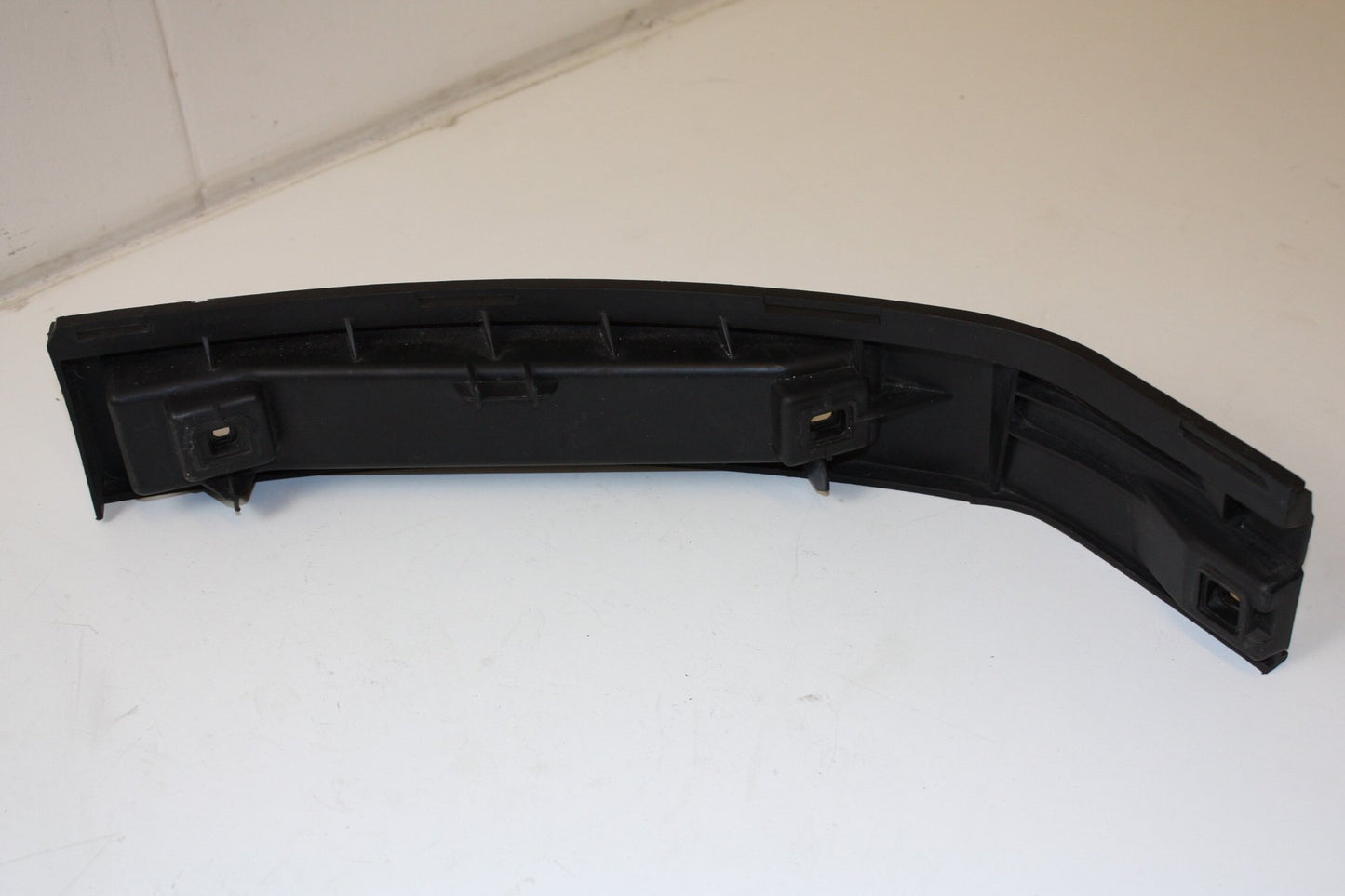 2006 - 2014 Volvo S80   BUMPER BRACKET UPPER (PASSENGER SIDE REAR) 30655124