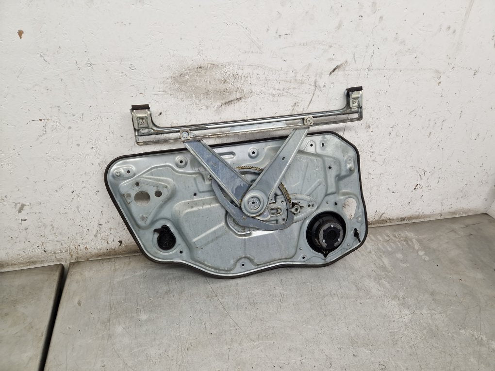 2004 - 2010 Volvo V50   Estate WINDOW REG (DRIVERS SIDE FRONT) 977406