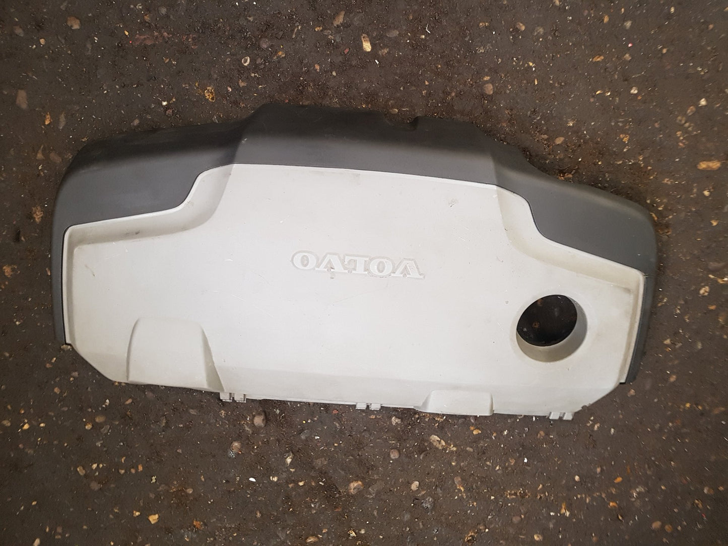 2000 - 2007 Volvo XC70  Estate Engine Cover 30757158
