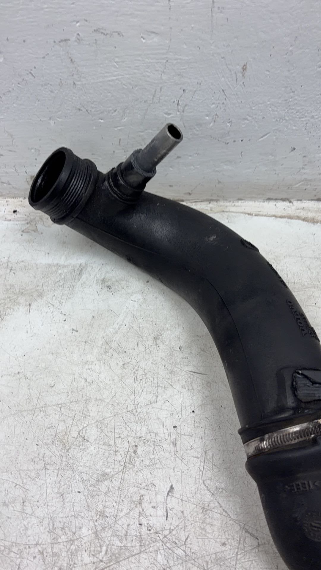 2003 - 2014 Volvo XC90 I 275 Estate INTAKE PIPE 30714480