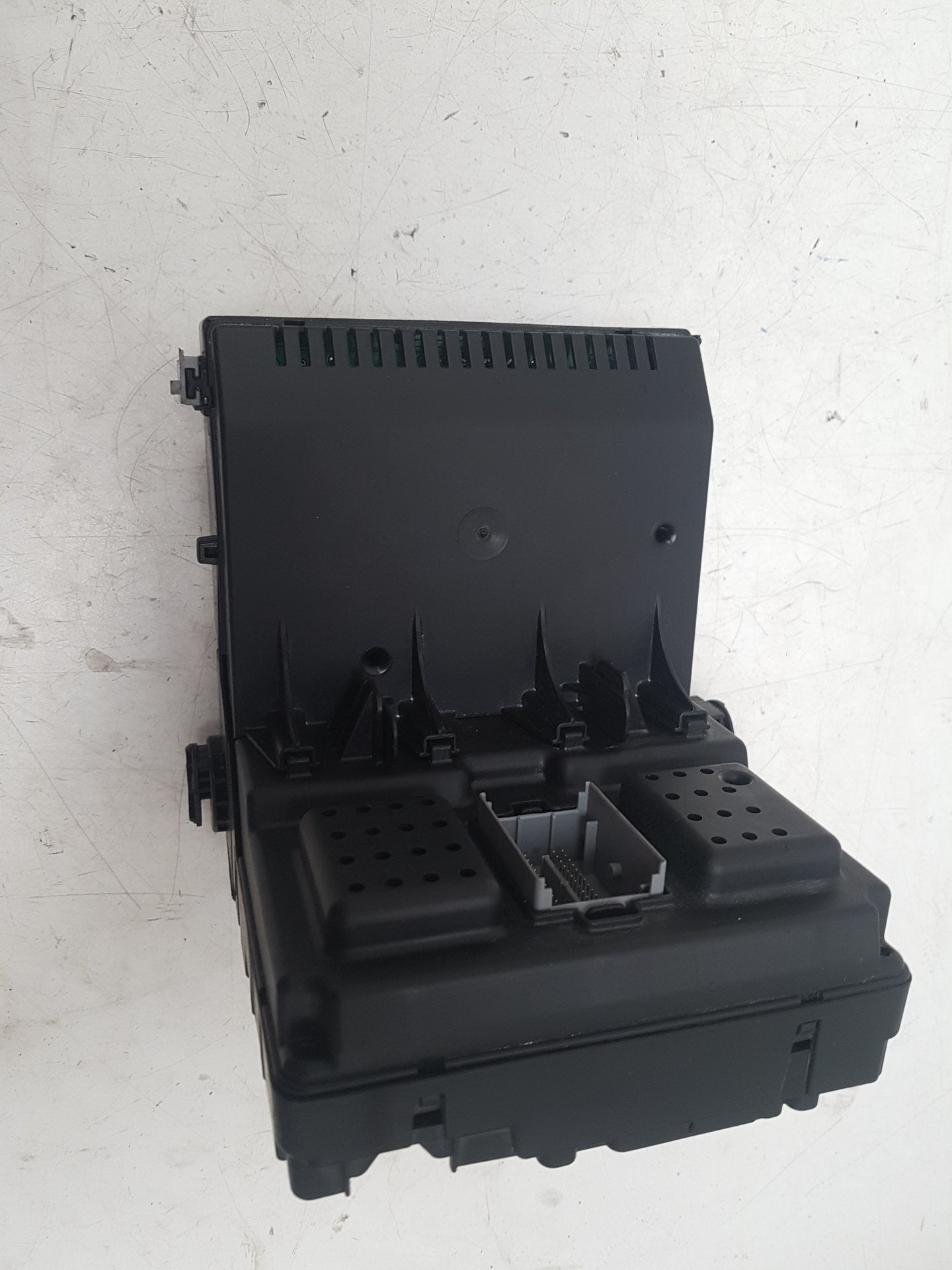 2000 - 2007 Volvo XC70  Estate CENTRAL ELECTRONIC MODULE (CEM) 30765646