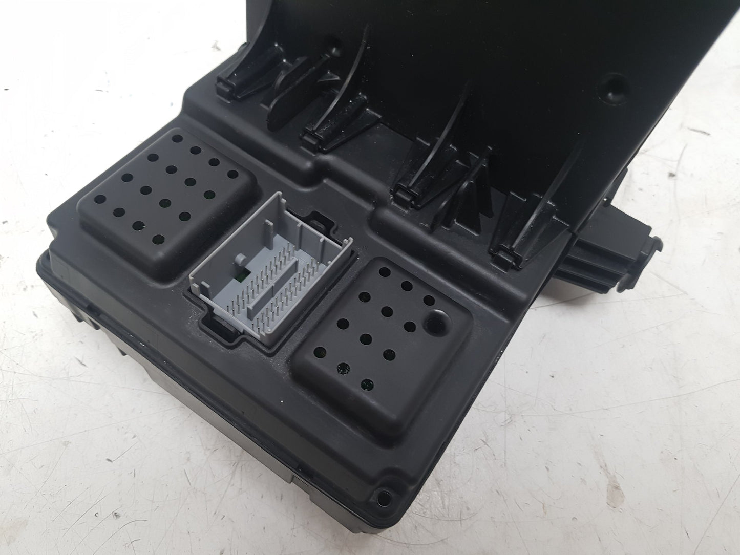 2000 - 2007 Volvo XC70  Estate CENTRAL ELECTRONIC MODULE (CEM) 30765646