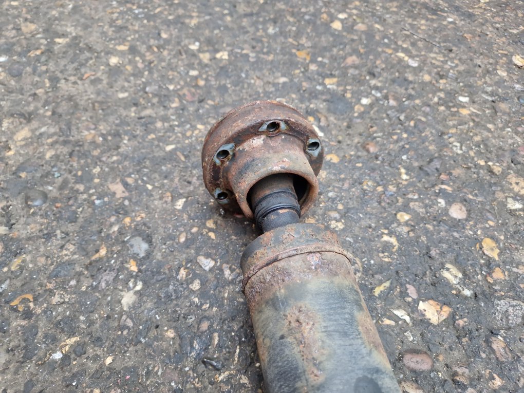 2005 - 2012 Volvo XC90  Estate Driveshaft/Mid Shaft 30711838