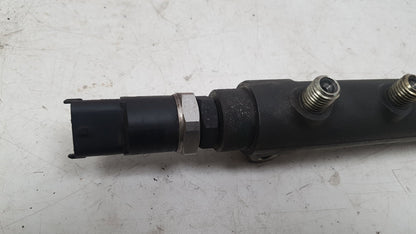 2005 Volvo V70  Estate Injection Rail 8658252