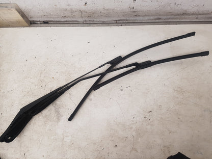 2007 - 2015 Volvo S80   FRONT WIPER ARMS (PAIR) 30796037