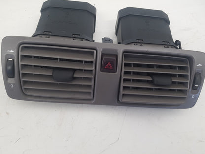 2005 Volvo V50  Estate AIR VENT (CENTRE FRONT)