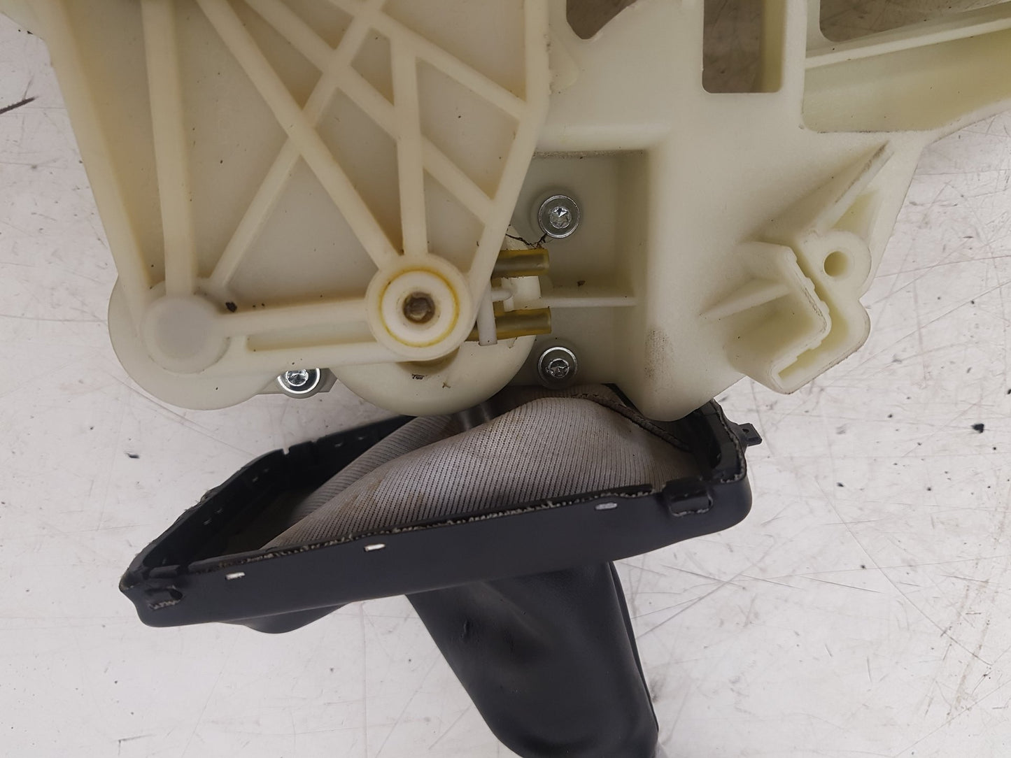 2011 - 2014 Volvo V60 I 155 Estate GEAR STICK 31325458