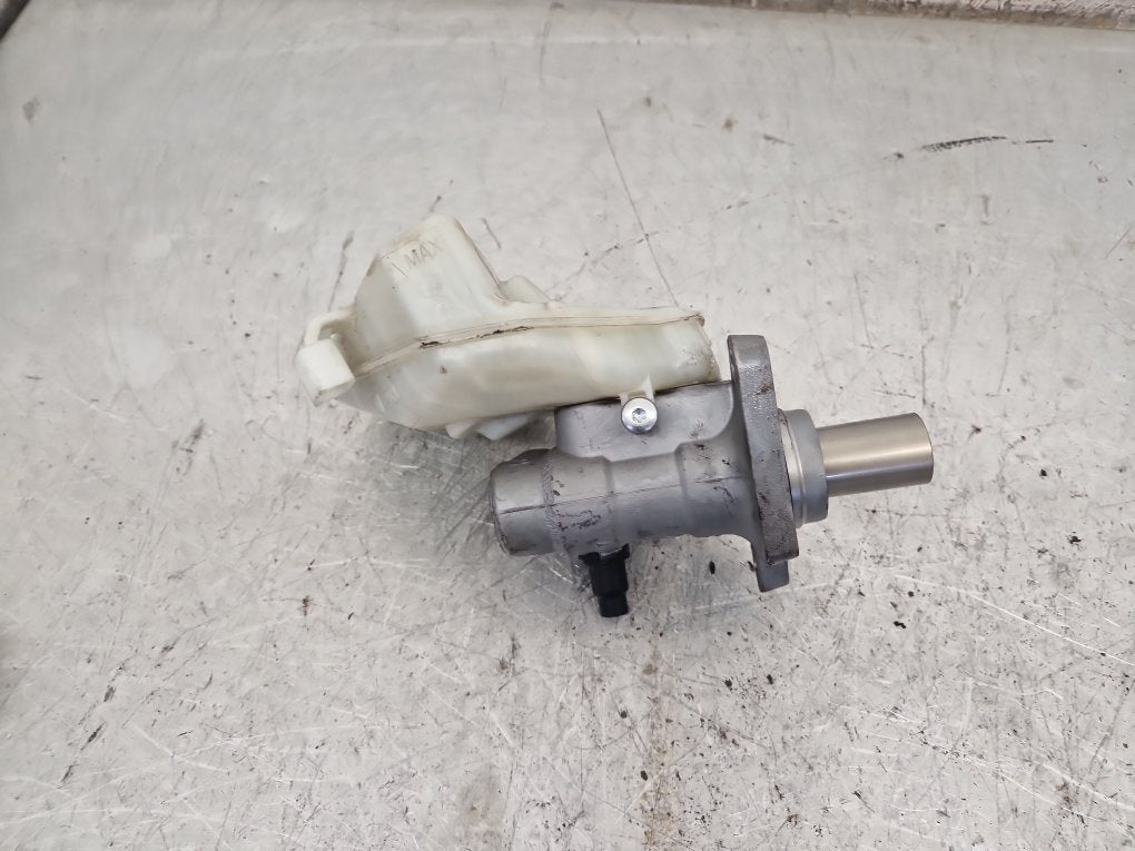 2010 - 2016 Volvo S80  Saloon Brake Master Cylinder