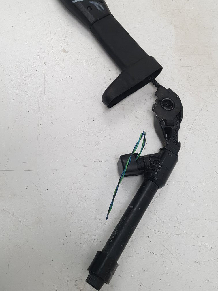 2004 - 2010 Volvo V50   Estate SEAT BELT PRETENSIONER (DRIVER SIDE) 6031762