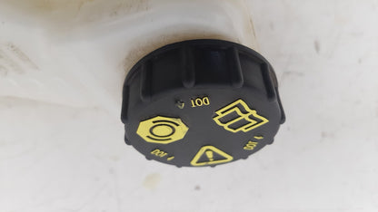 2015 - 2019 Volvo V40 Cross Country  Hatchback Brake Master Cylinder 31400404