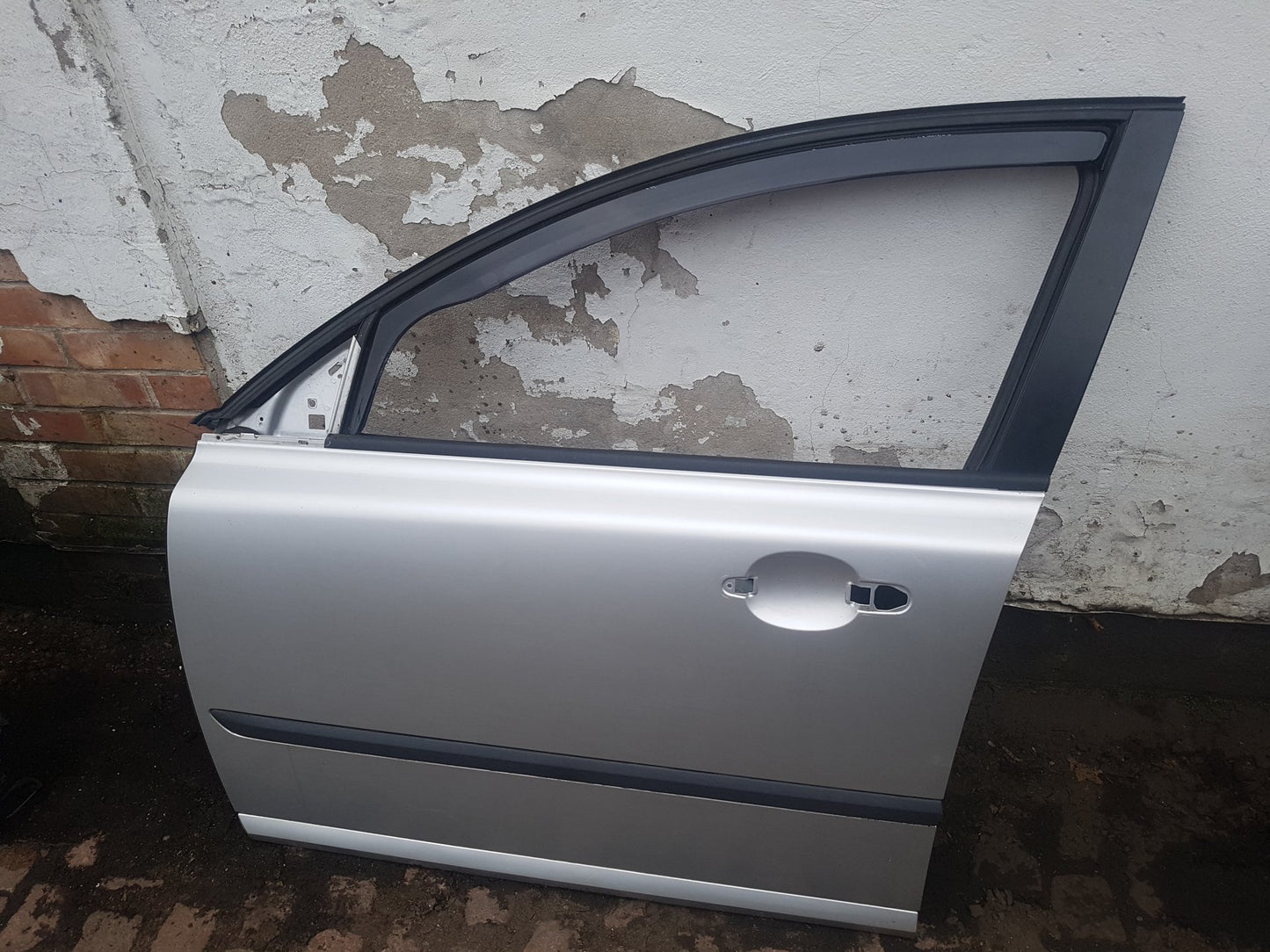2004 - 2010 Volvo V50   Estate DOOR - BARE (FRONT PASSENGER SIDE)