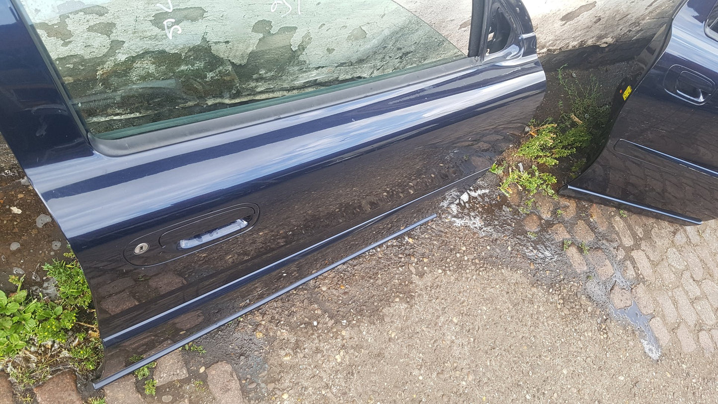 2000 - 2008 Volvo V70  Estate DOOR - COMPLETE (DRIVER SIDE FRONT) 30796487