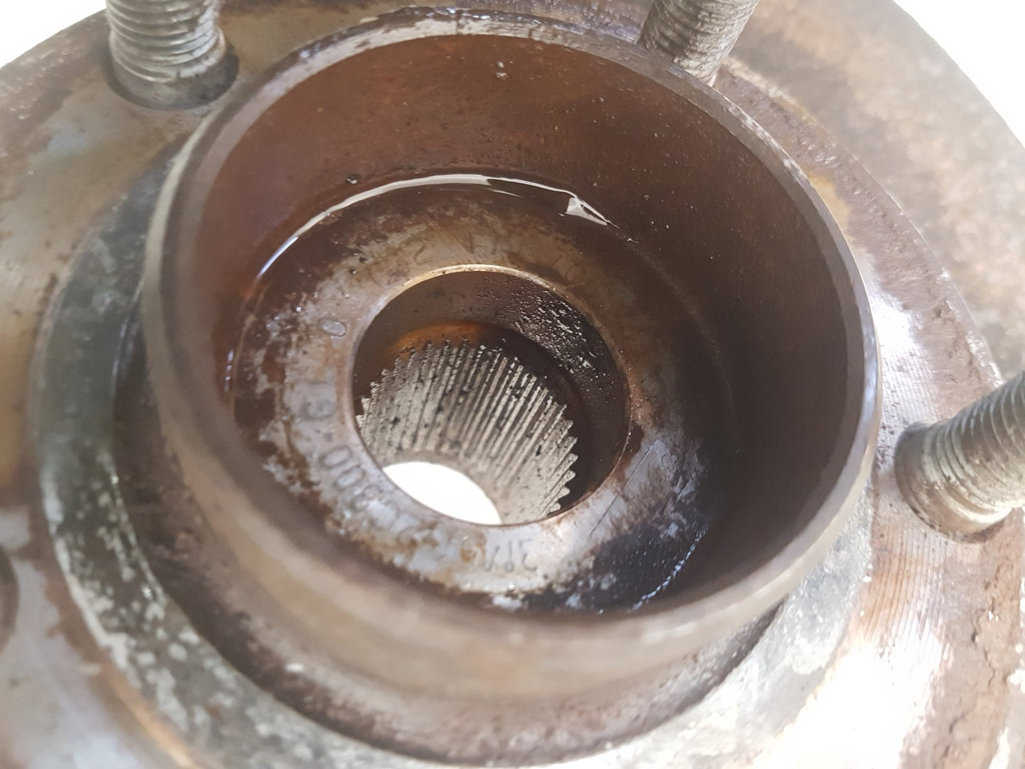 2010 - 2012 Volvo S40  Saloon Right Front Hub Assembly 3M51-3K170