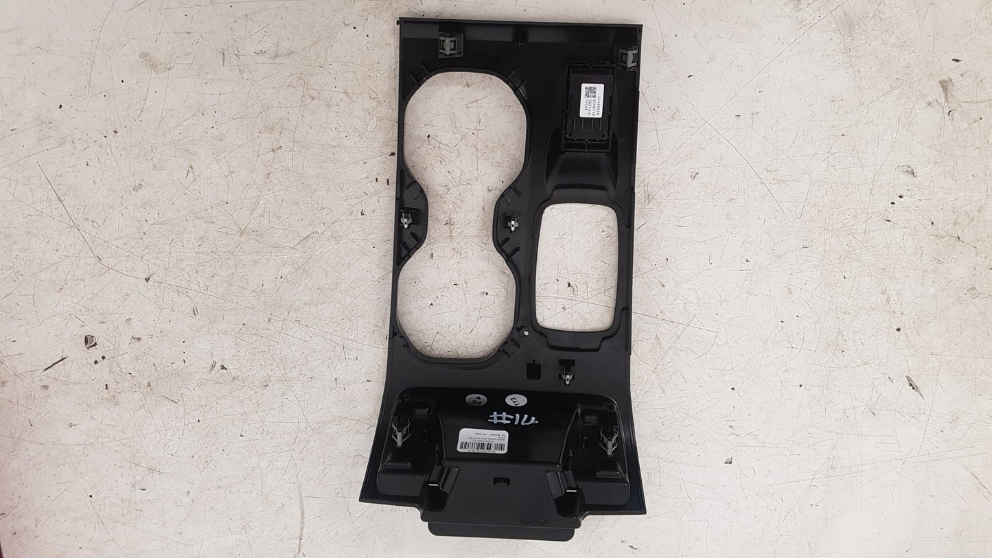 2017 - 2025 Volvo XC40 536 SUV Shifter Surround