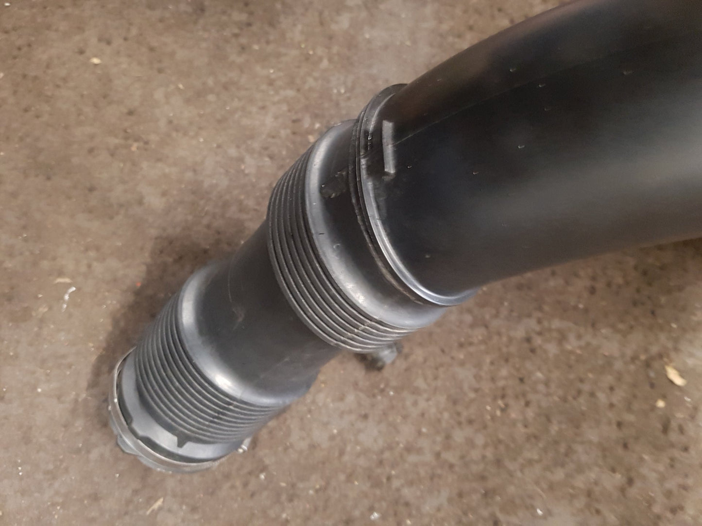 2017 - 2026 Volvo V60 II 225 Estate AIR INTAKE RESONATOR PIPE 31657341