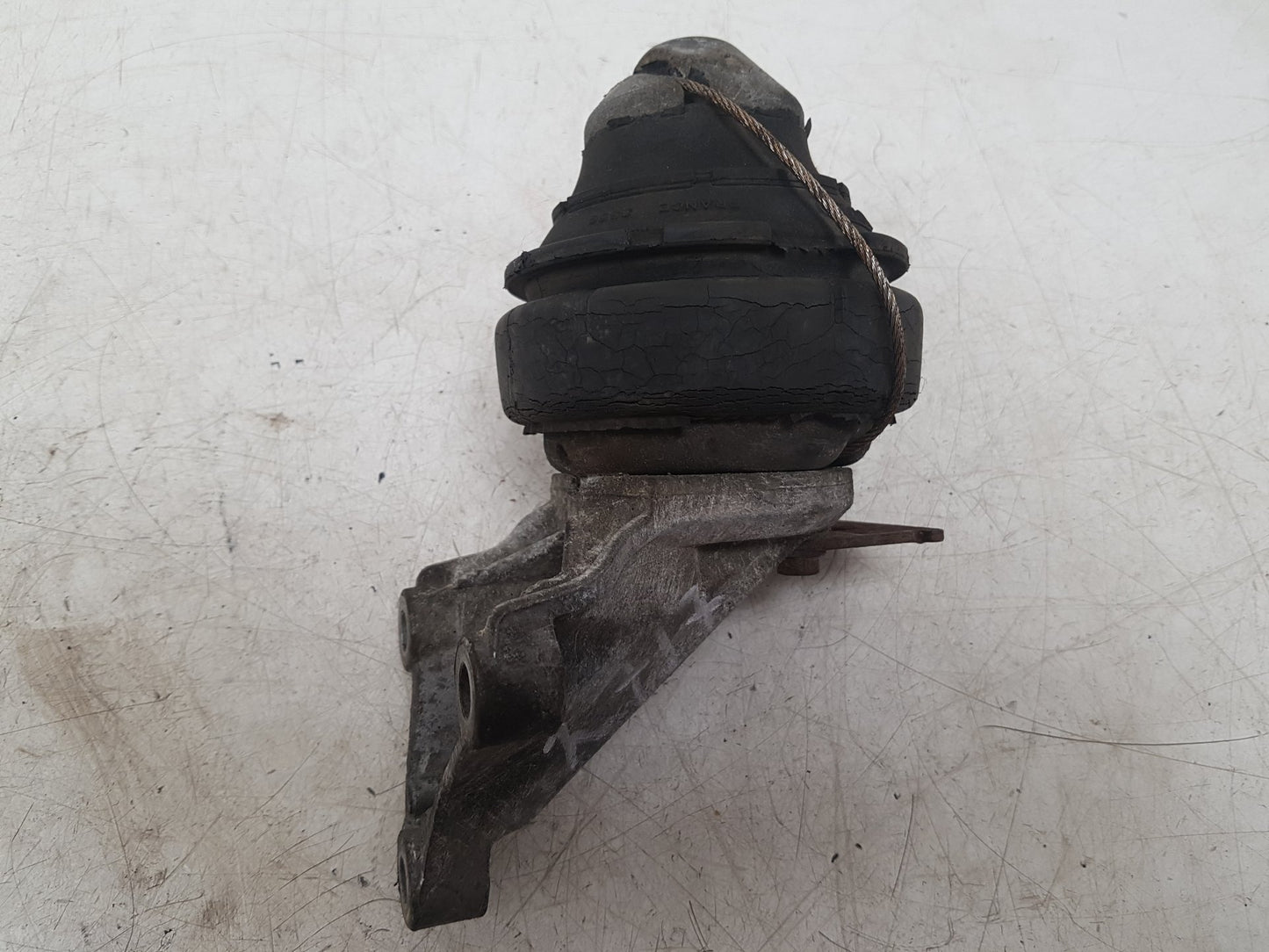 1992 - 1997 Volvo 850  Estate ENGINE MOUNT (FRONT) 6801722