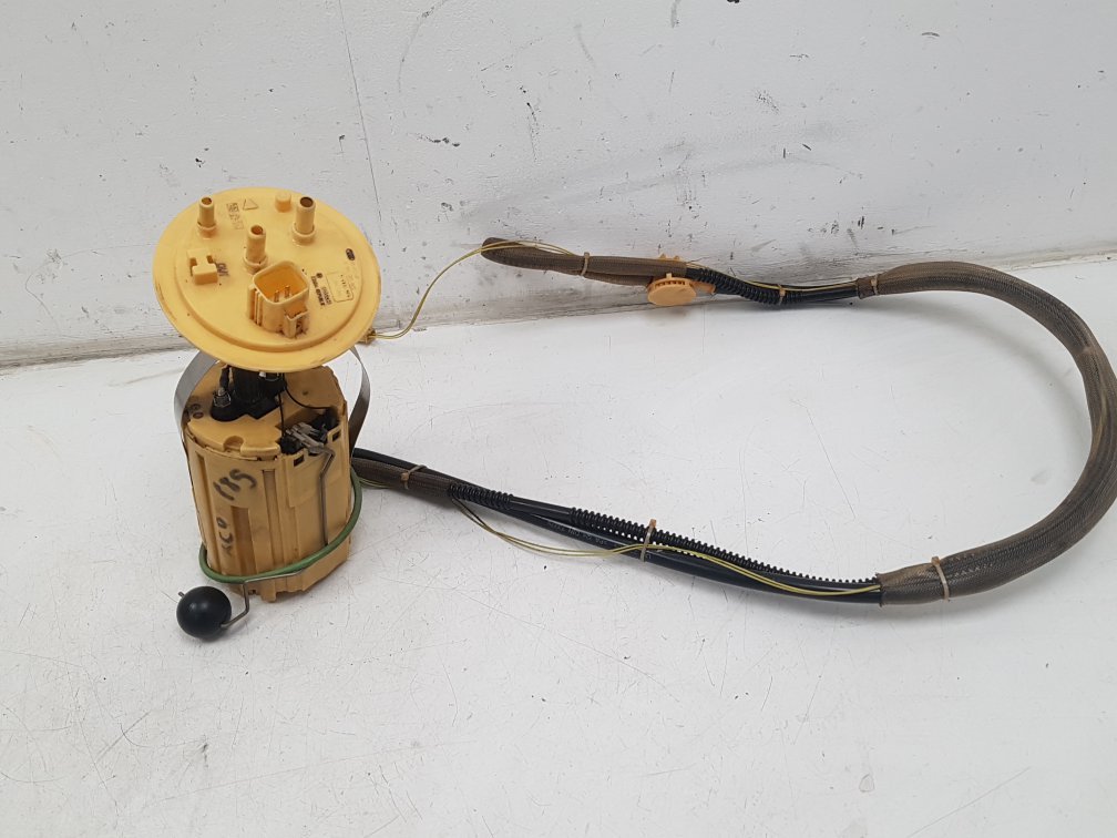 2004 - 2007 Volvo V70  Estate Fuel Pump 30671066