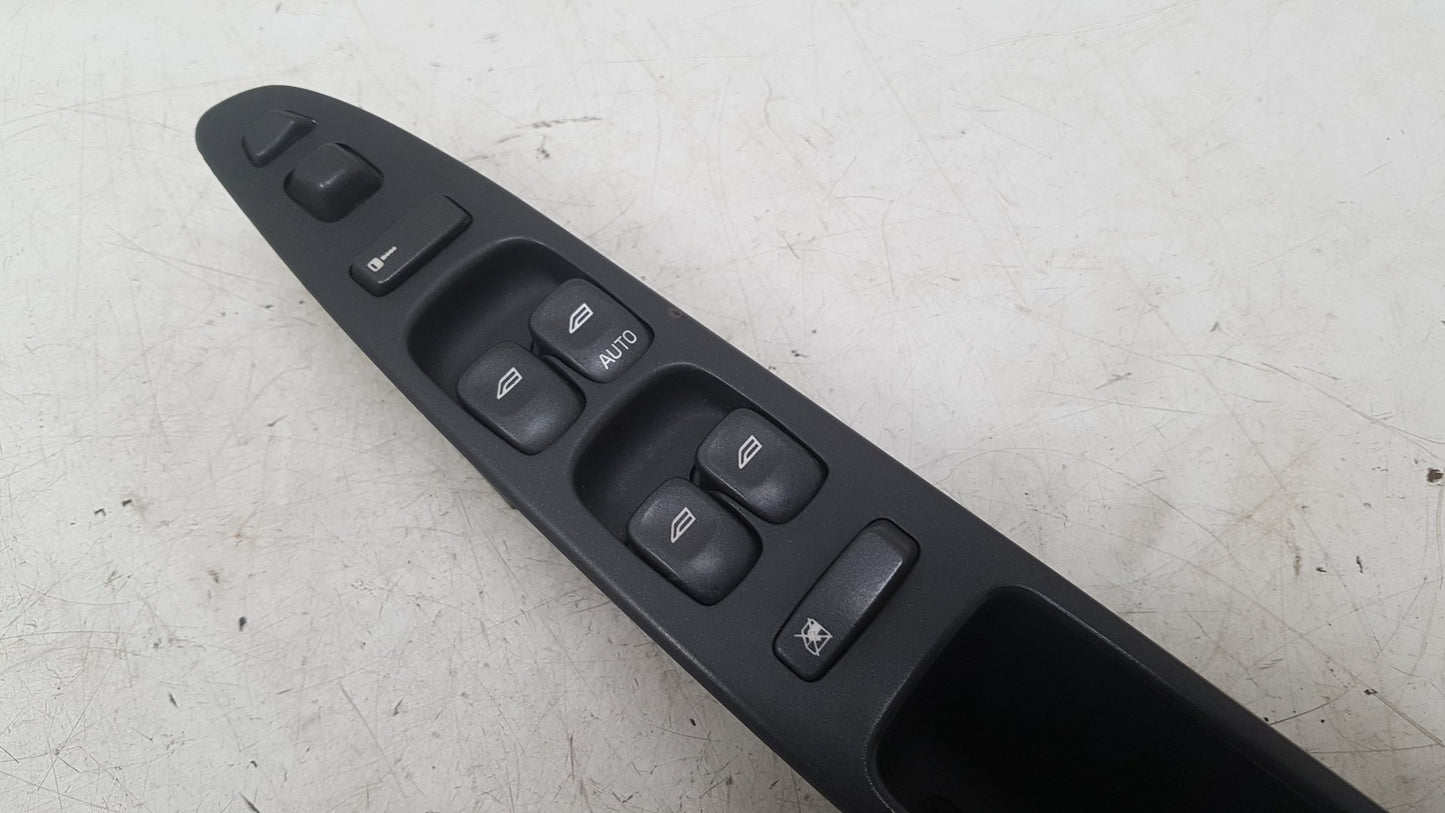2000 - 2004 Volvo V40  Estate Right Front Window Switch 30638534