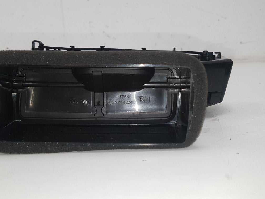 2019 - 2021 Volvo XC40 536 Estate AIR VENT (CENTRE FRONT) 31477275