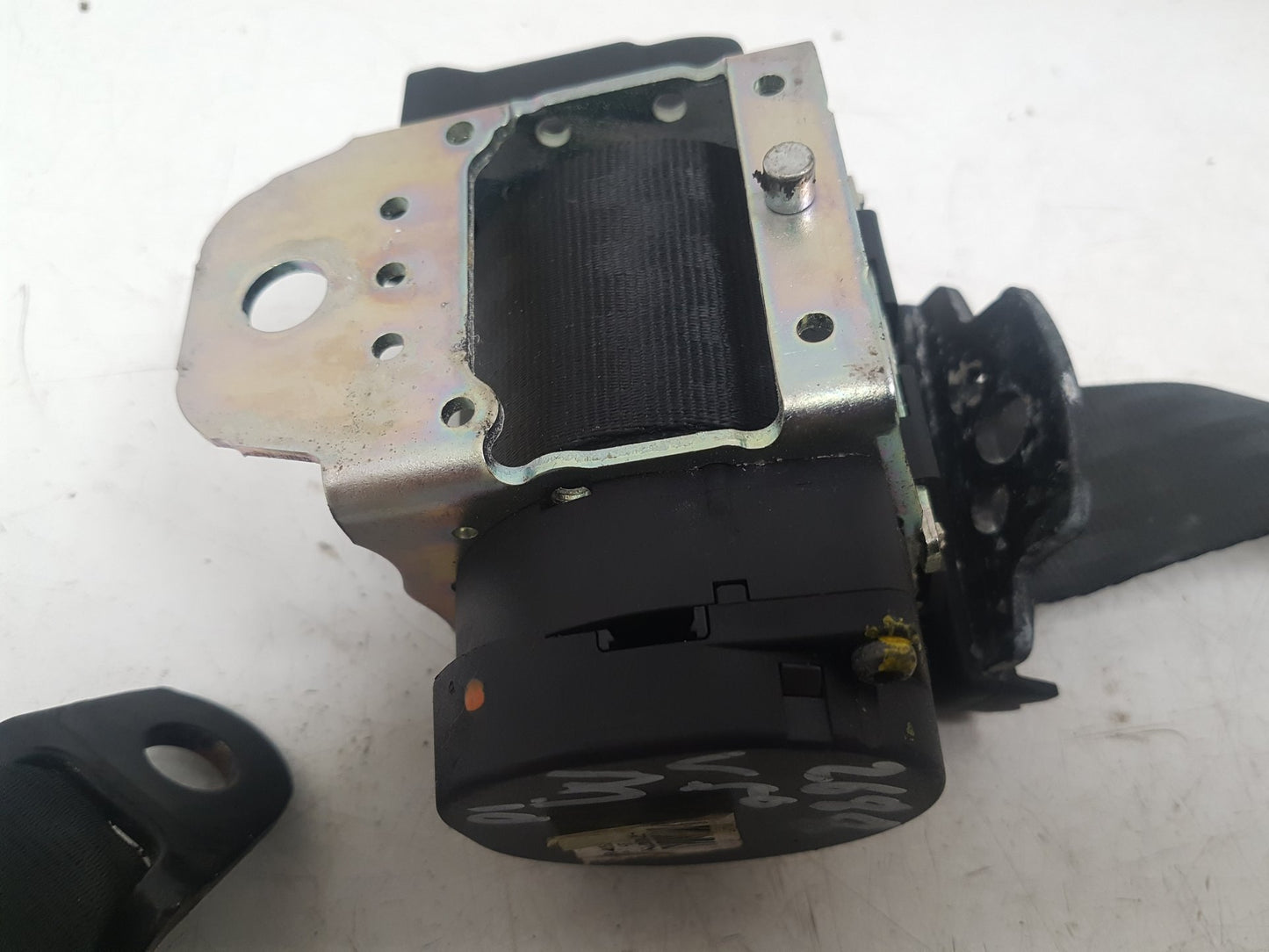 2007 - 2012 Volvo C70  Convertible SEAT BELT - MIDDLE REAR 8639555