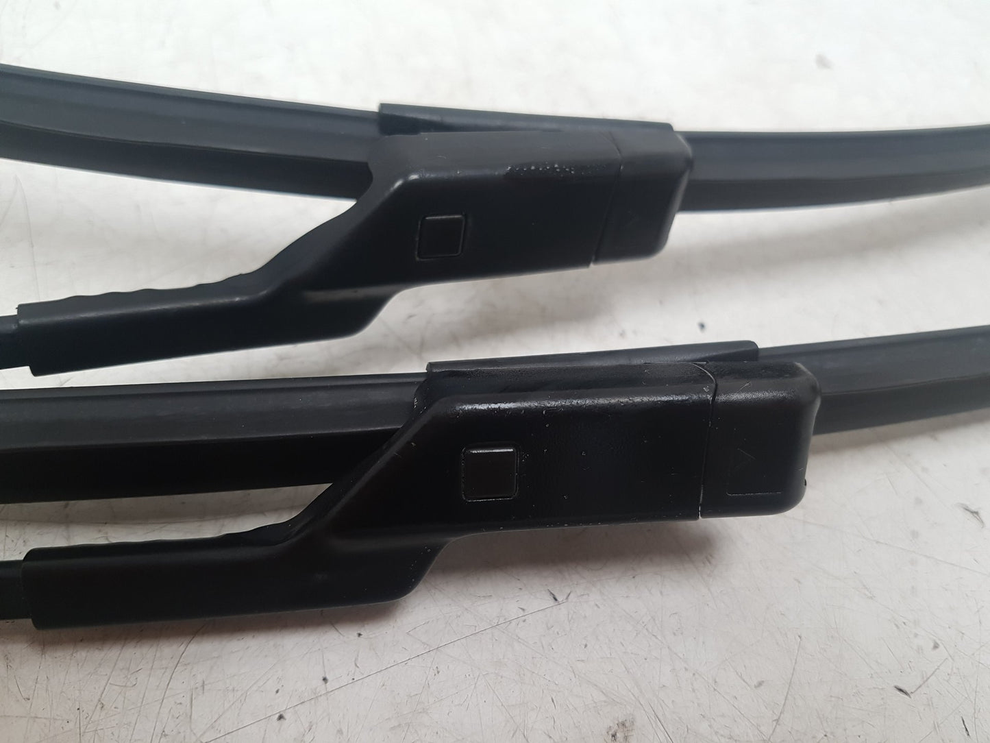 2007 Volvo C70  Convertible FRONT WIPER (PAIR) 30753000