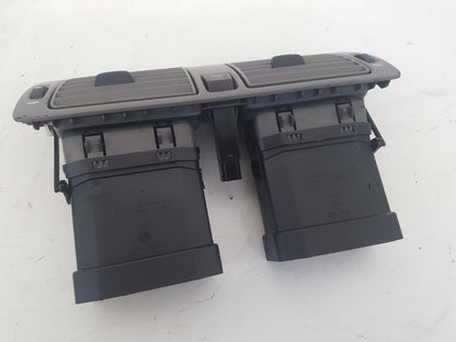 2005 Volvo V50  Estate AIR VENT (CENTRE FRONT)
