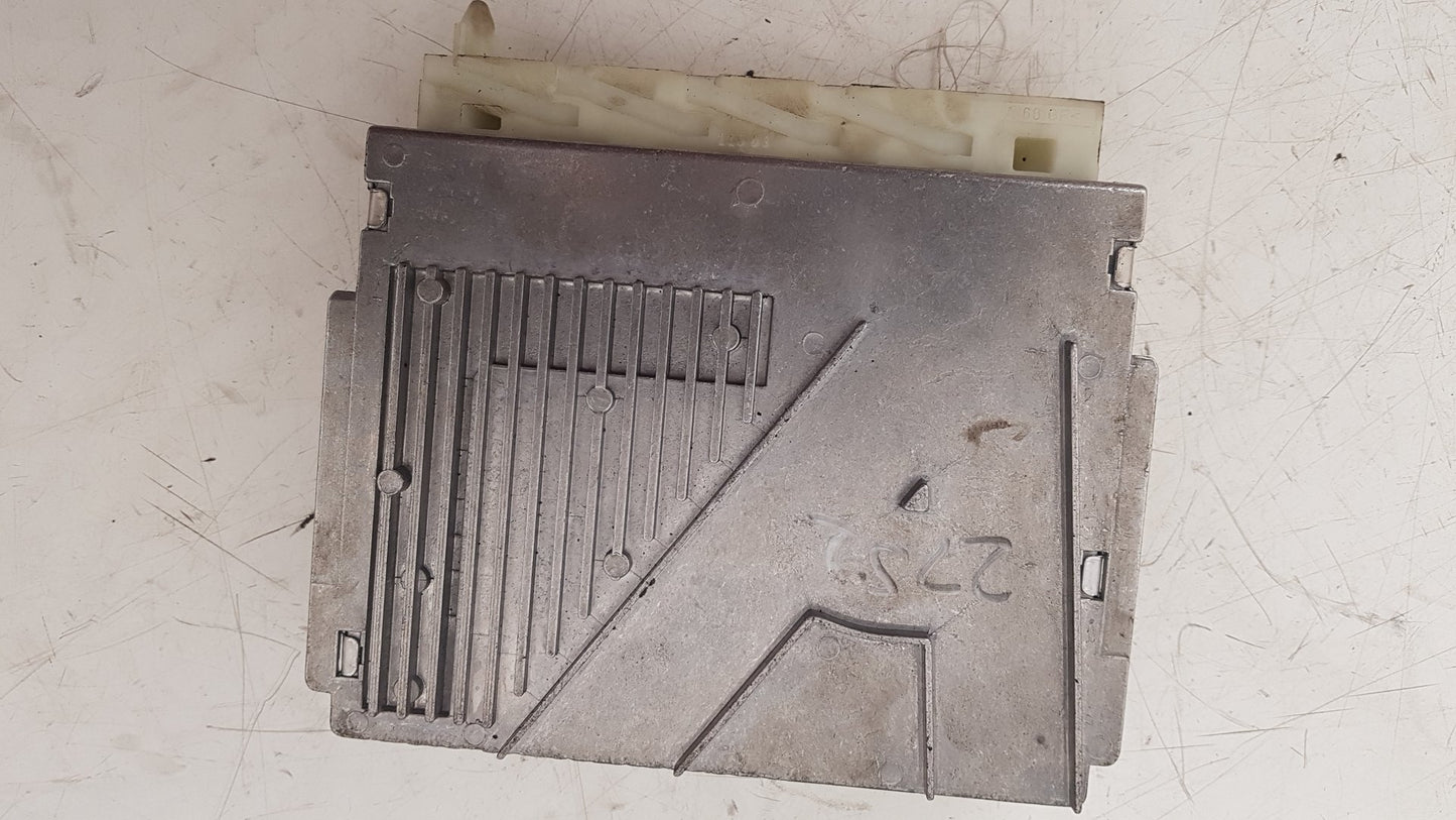 2005 Volvo S60  Saloon GEARBOX ECU 30735493