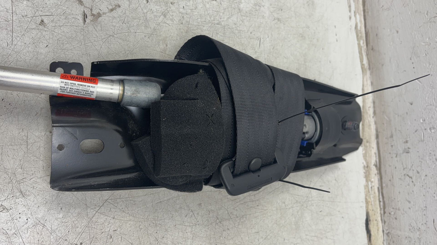 2010 Volvo XC70  Estate Left Front Seat Belt 39811479