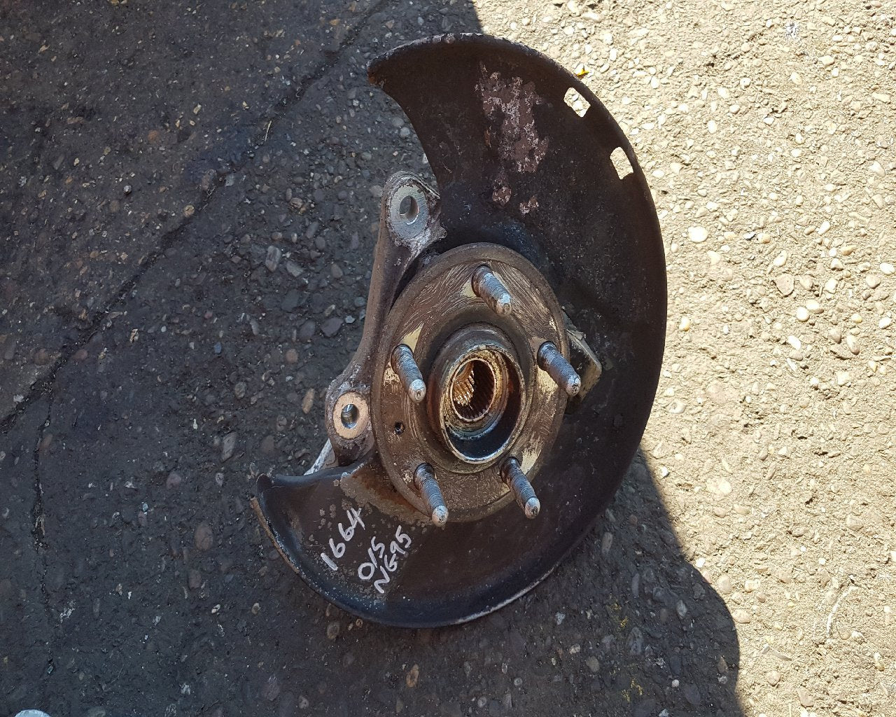 2010 - 2012 Saab 95  Saloon Right Front Hub Assembly 13219081