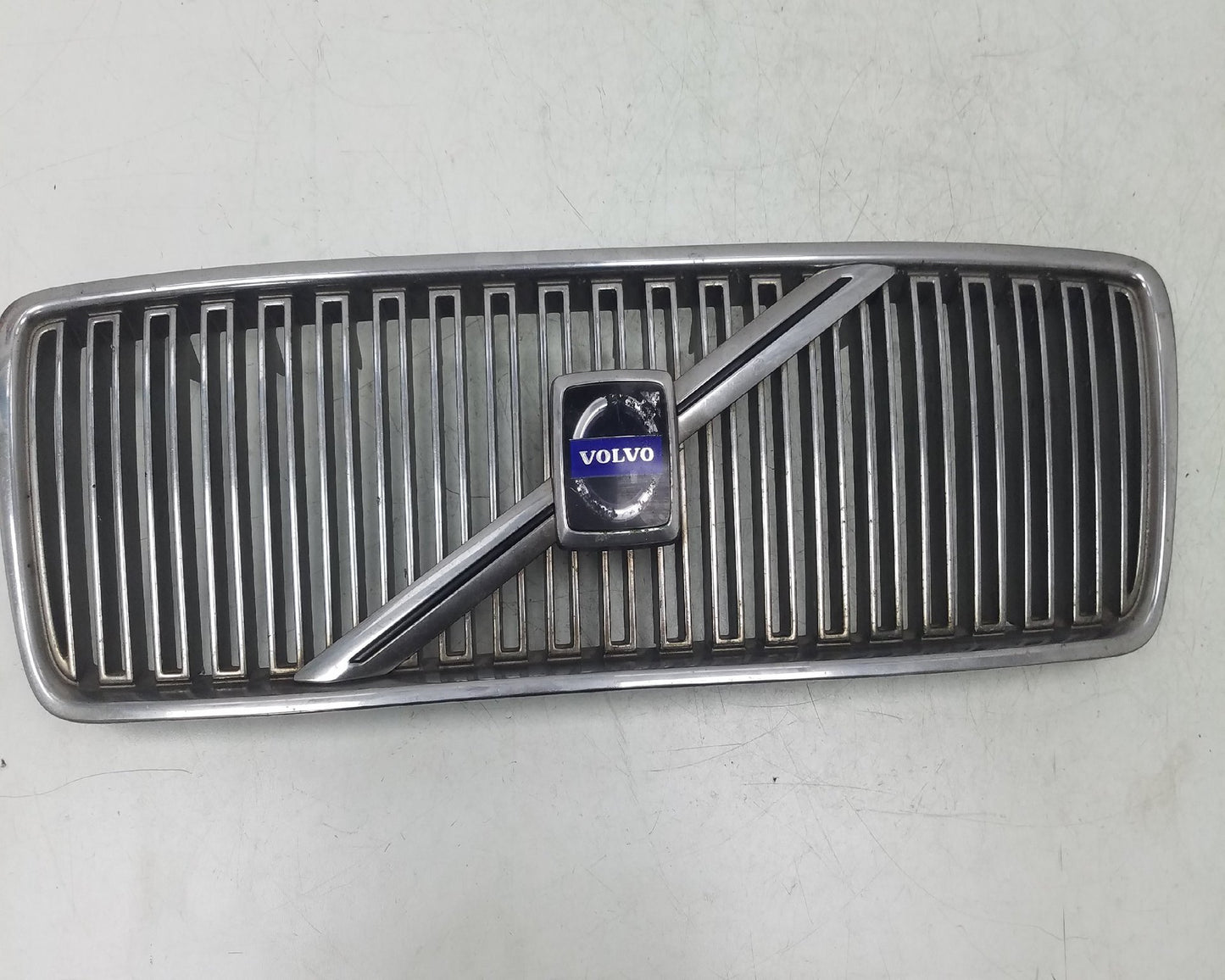 1998 - 2002 Volvo S80   FRONT GRILL