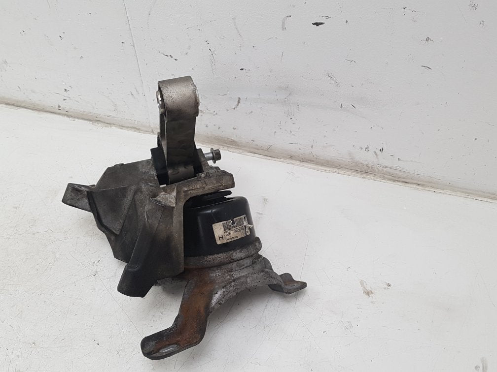 2010 - 2015 Volvo V70  Estate Right Engine Mount 30671245